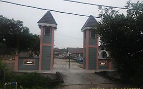 MRI Residence - Homestay di Sg Buloh Dengan Kolam Private Berbayar